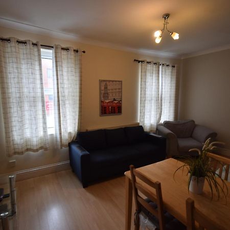 Two Bedroom Flat St Andrews Road London Kültér fotó