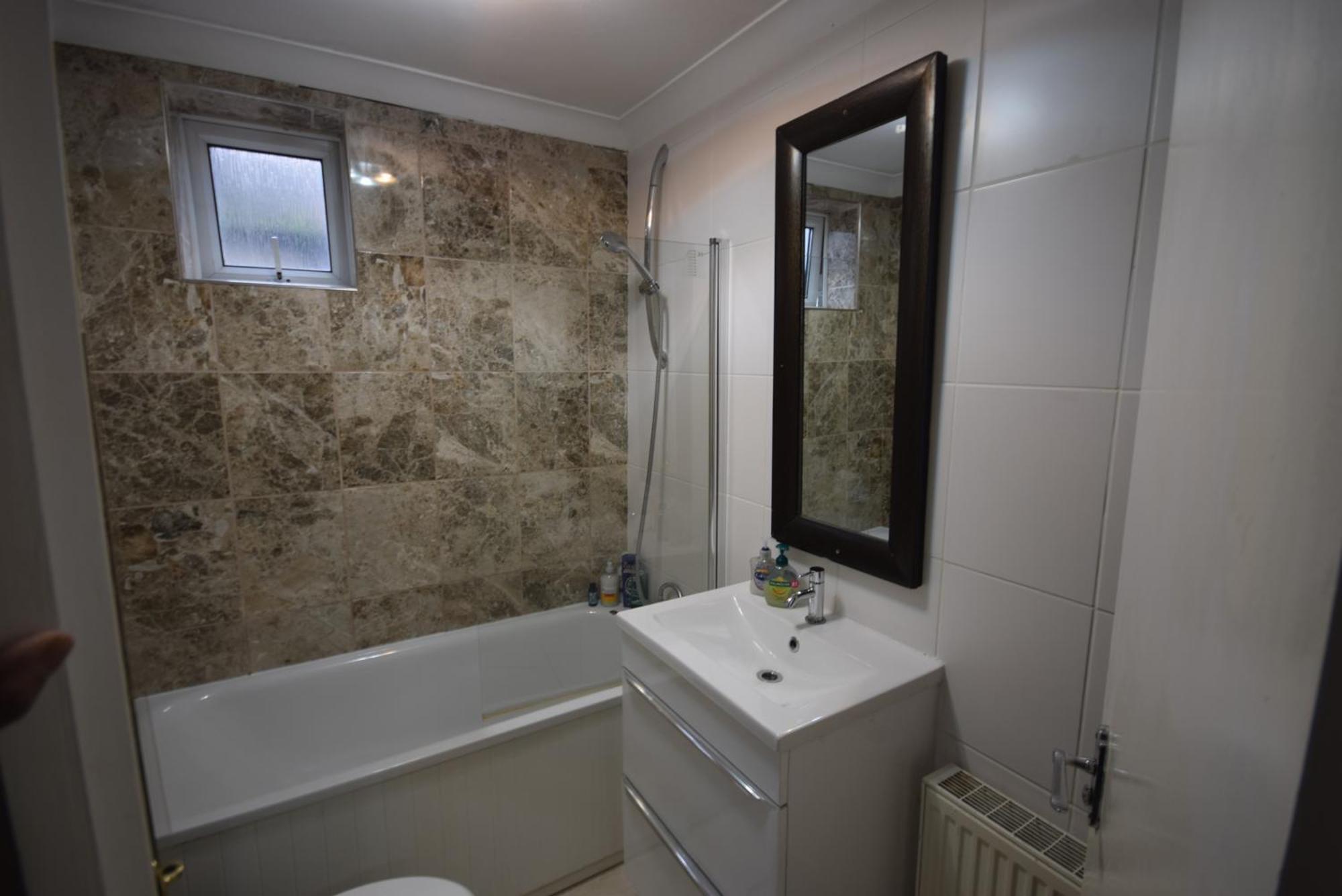 Two Bedroom Flat St Andrews Road London Kültér fotó