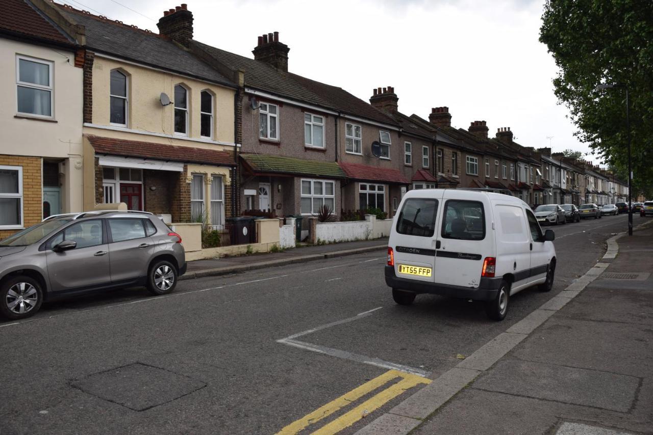 Two Bedroom Flat St Andrews Road London Kültér fotó