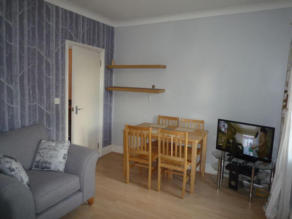 Two Bedroom Flat St Andrews Road London Kültér fotó