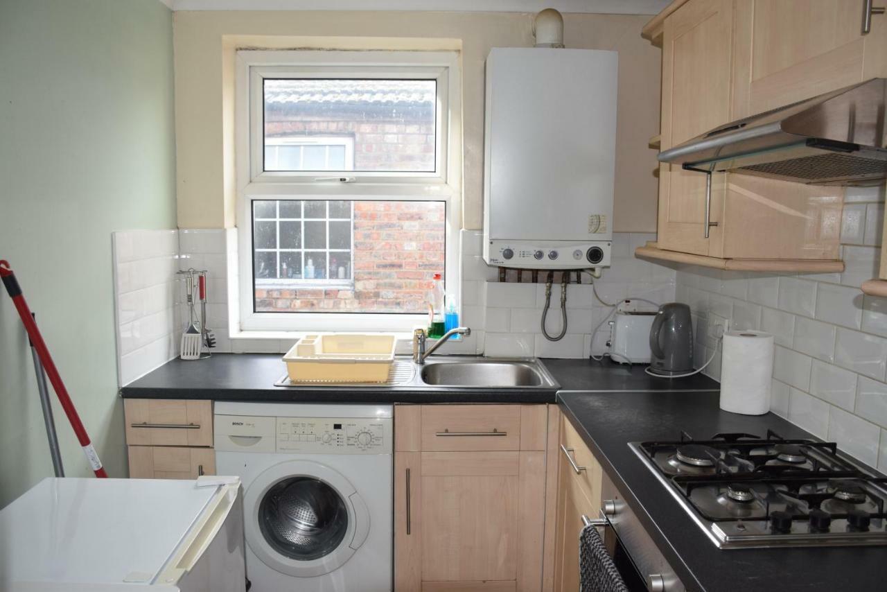 Two Bedroom Flat St Andrews Road London Kültér fotó